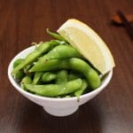 Sushi starters edamame bønner